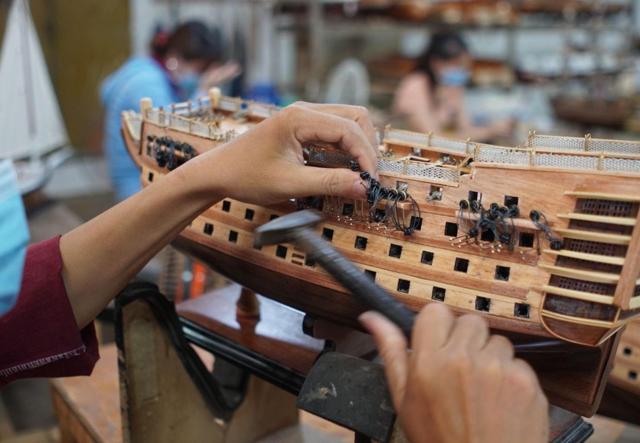 How to Build a Model Ship at Old Modern Handicrafts