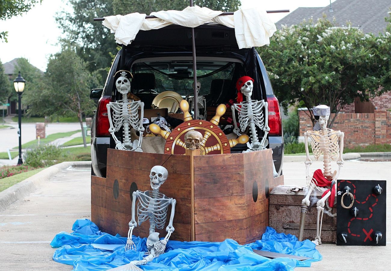 10 Tips for Pirate Ship Halloween Decoration 