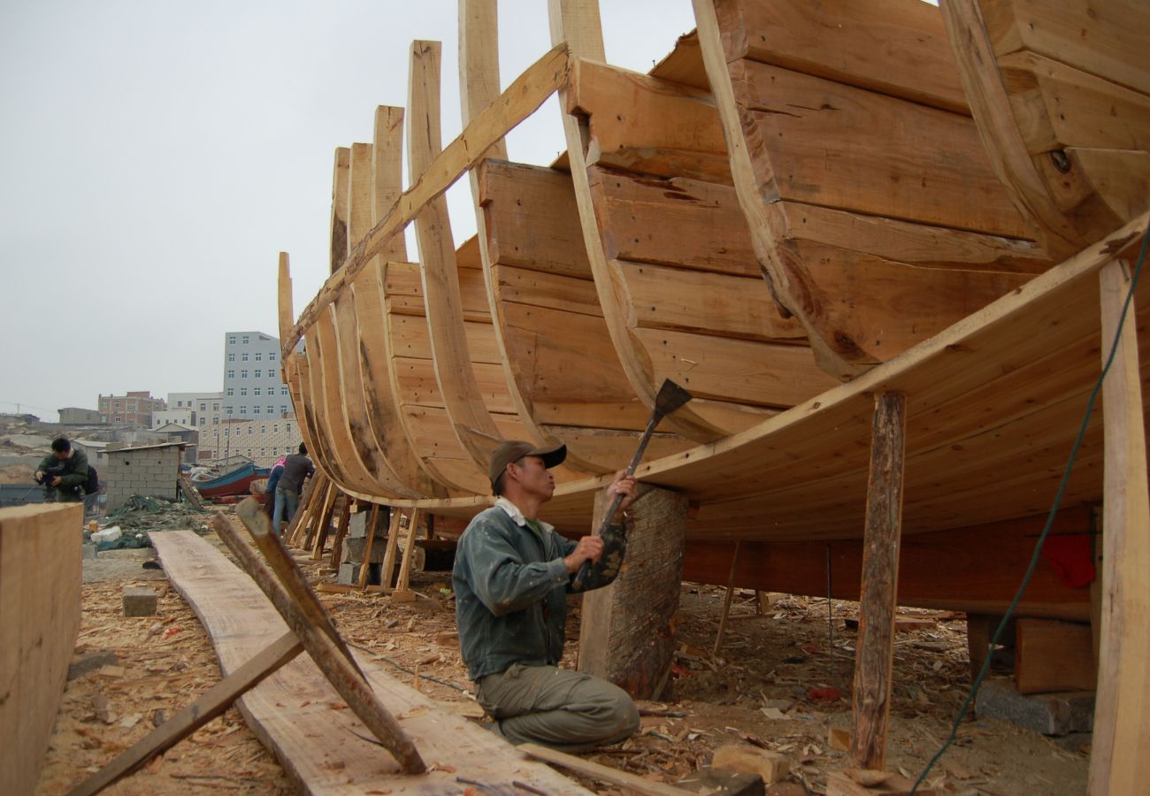 How Did the Chinese Junks Benefit Ocean Travel?