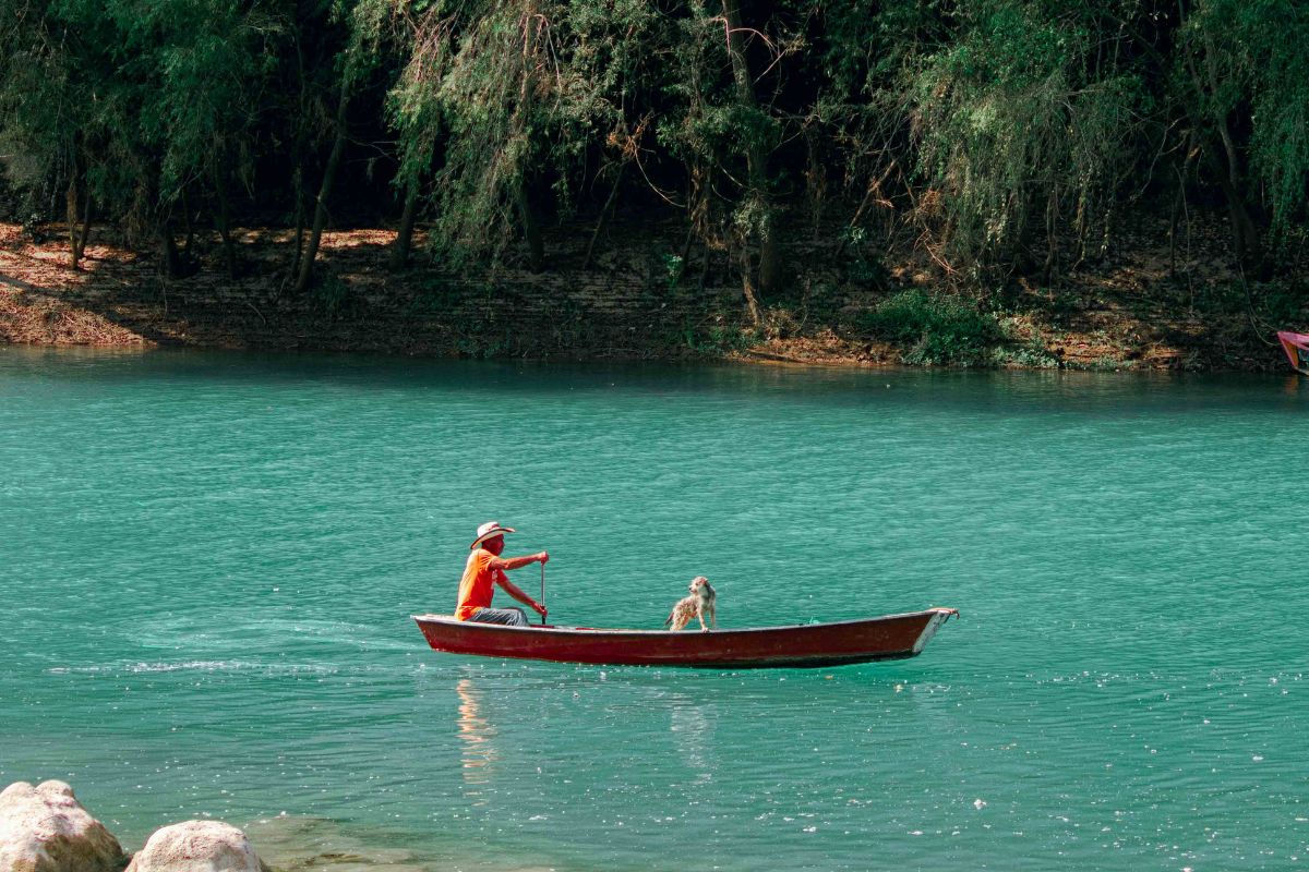 Why Choose a Handcrafted Wooden Boat for a Timeless and Elegant Summer?