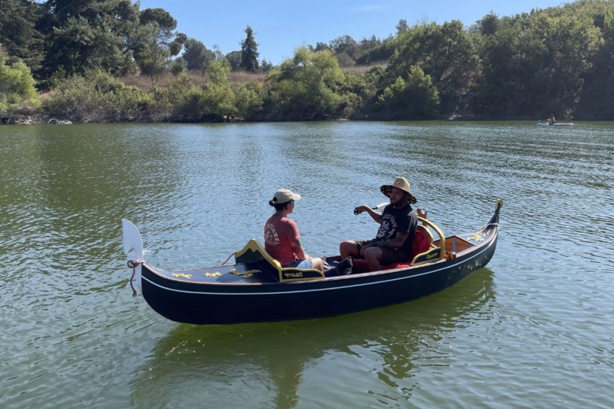 Why Choose a Handcrafted Wooden Boat for a Timeless and Elegant Summer?