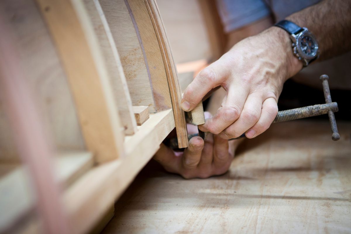 Why Choose a Handcrafted Wooden Boat for a Timeless and Elegant Summer?