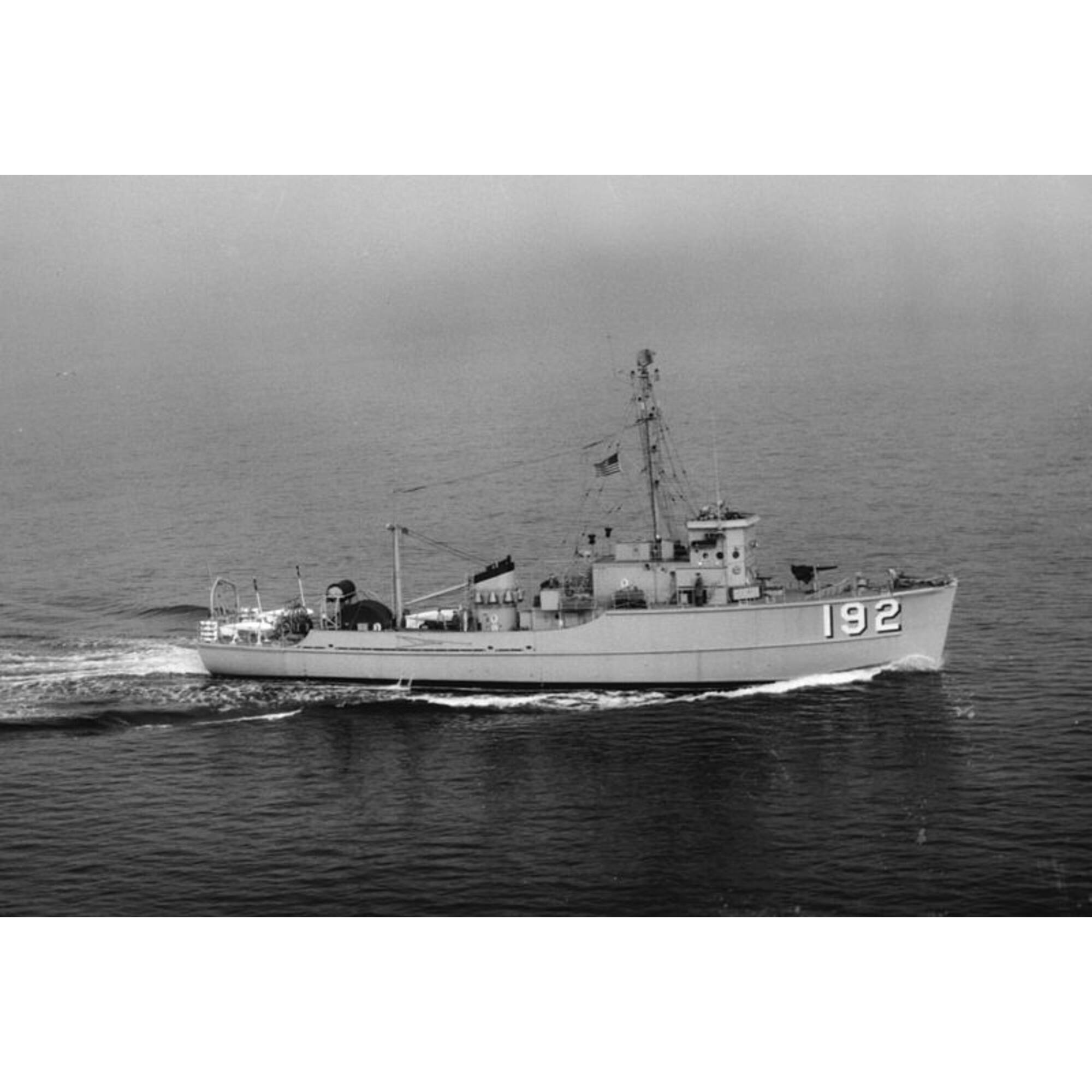 CM061 USS Hummingbird (AMc-26) Large 