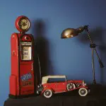 AJ012 Gas Pump W/Clock 1:4 