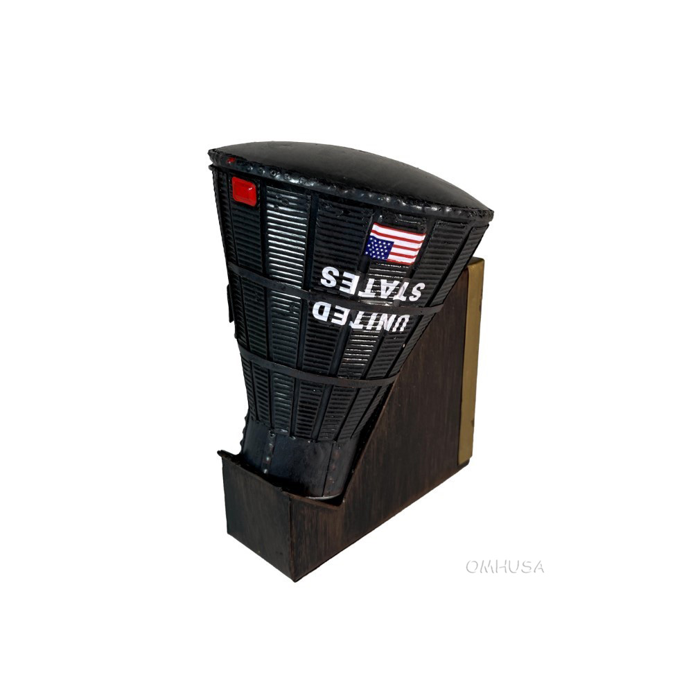 AJ124 Gemini IV Capsule Display Model aj124-gemini-iv-capsule-display-model-l01.jpg