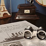 AK002 Brass Binocular W Leather Case 