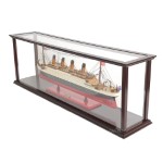 C013A RMS Titanic Midsize with Display Case 