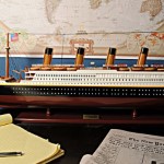 C013A RMS Titanic Midsize with Display Case 