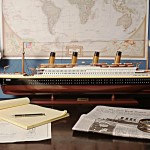 C013A RMS Titanic Midsize with Display Case 