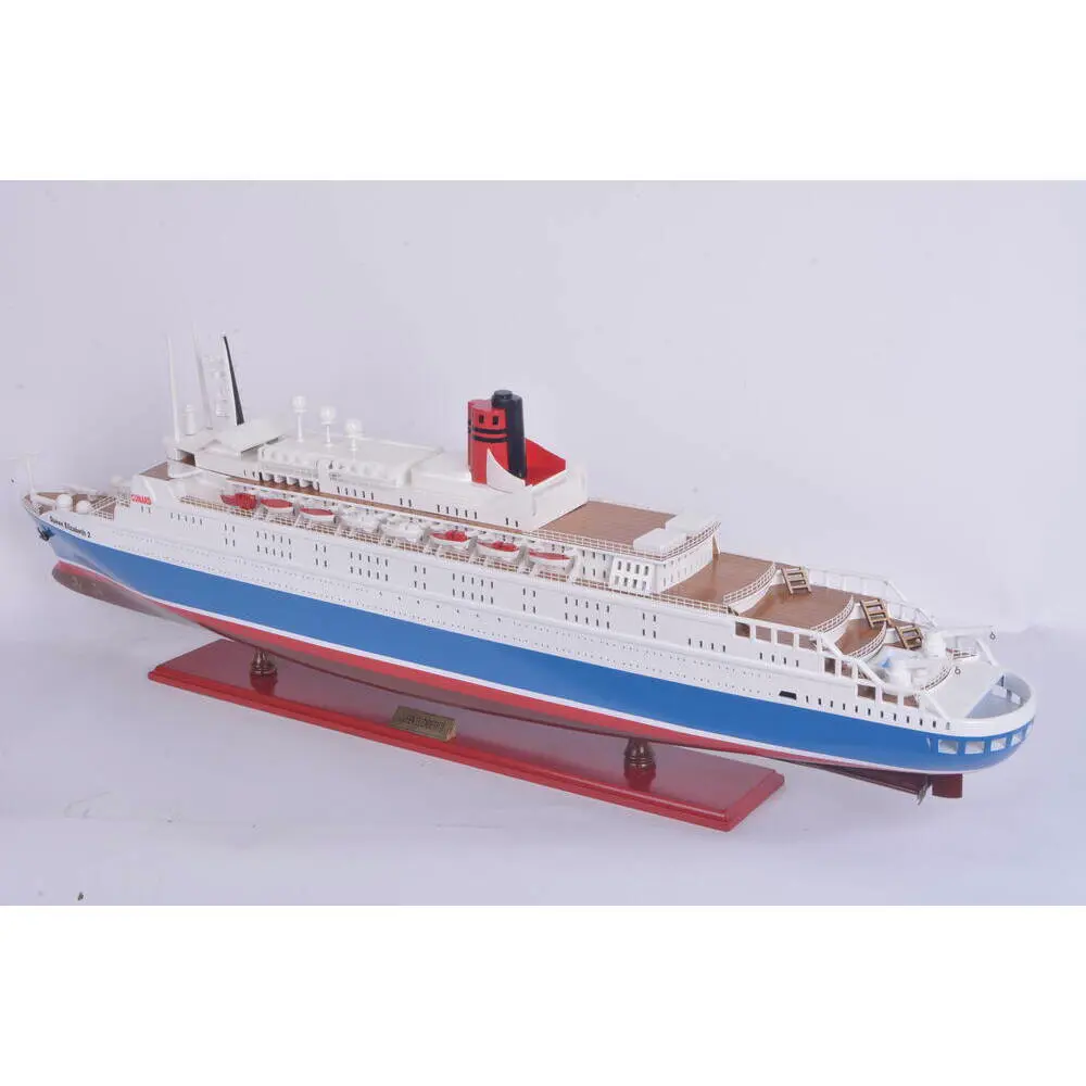 C047 Queen Elizabeth II Painted Large Cruiseship Model c047-queen-elizabeth-ii-painted-large-cruiseship-model-l02.JPG