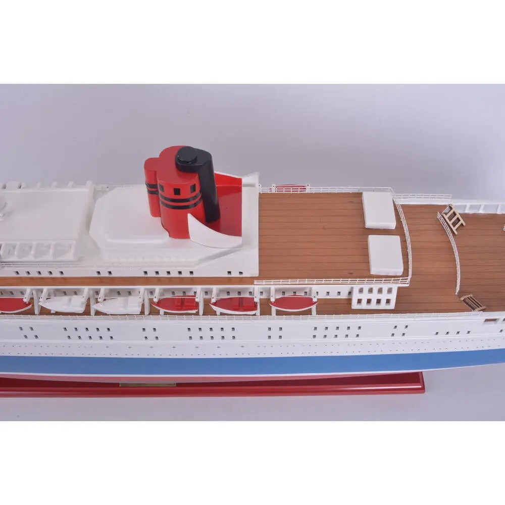 C047 Queen Elizabeth II Painted Large Cruiseship Model c047-queen-elizabeth-ii-painted-large-cruiseship-model-l05.JPG