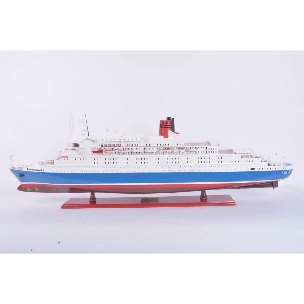 C047 Queen Elizabeth II Painted Large Cruiseship Model c047-queen-elizabeth-ii-painted-large-cruiseship-model-l08.JPG