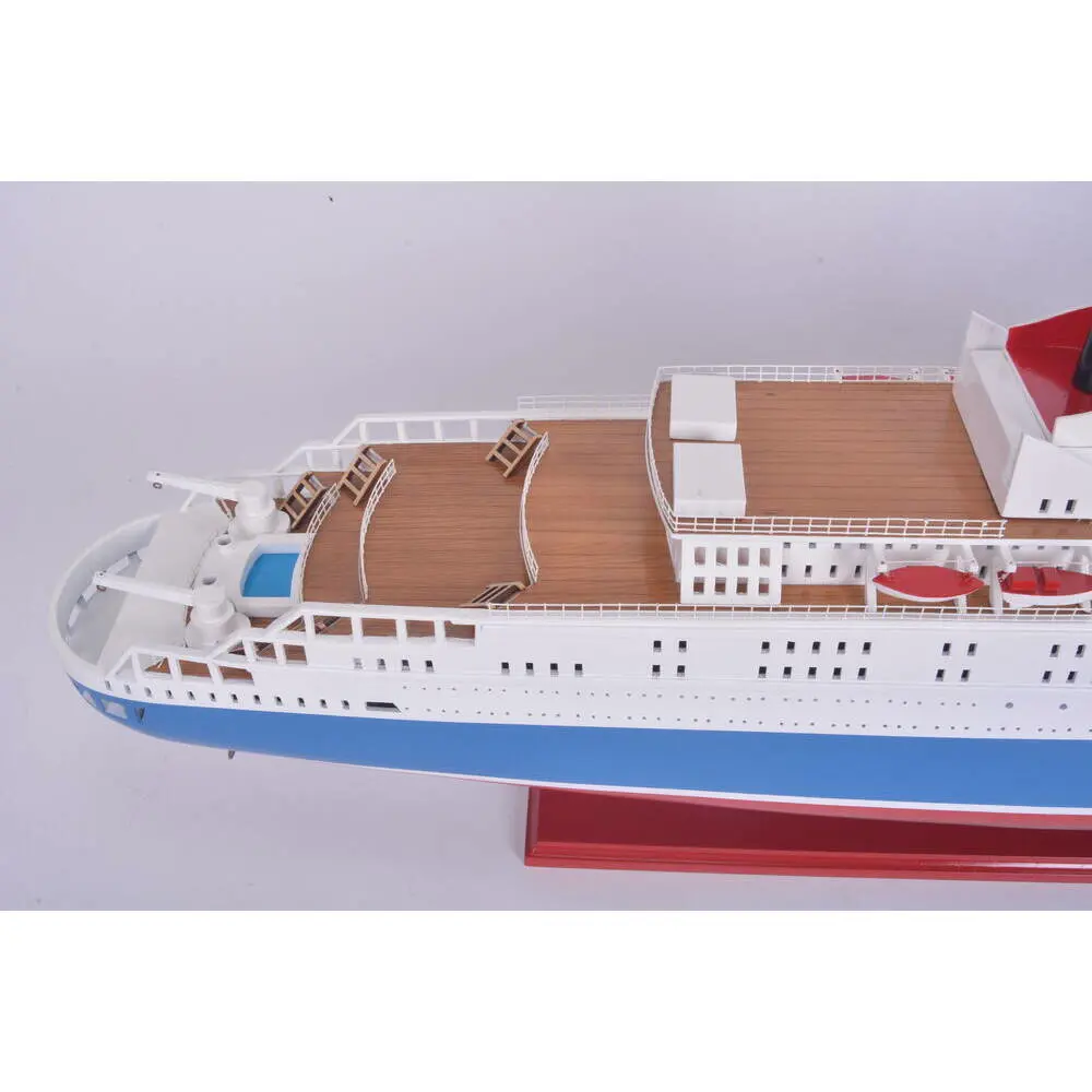 C047 Queen Elizabeth II Painted Large Cruiseship Model c047-queen-elizabeth-ii-painted-large-cruiseship-model-l12.JPG