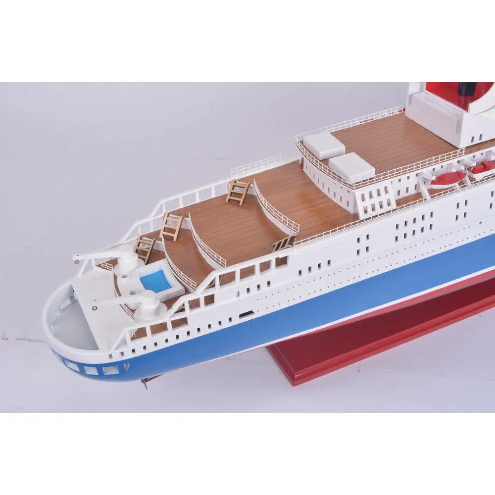 C047 Queen Elizabeth II Painted Large Cruiseship Model c047-queen-elizabeth-ii-painted-large-cruiseship-model-l16.JPG