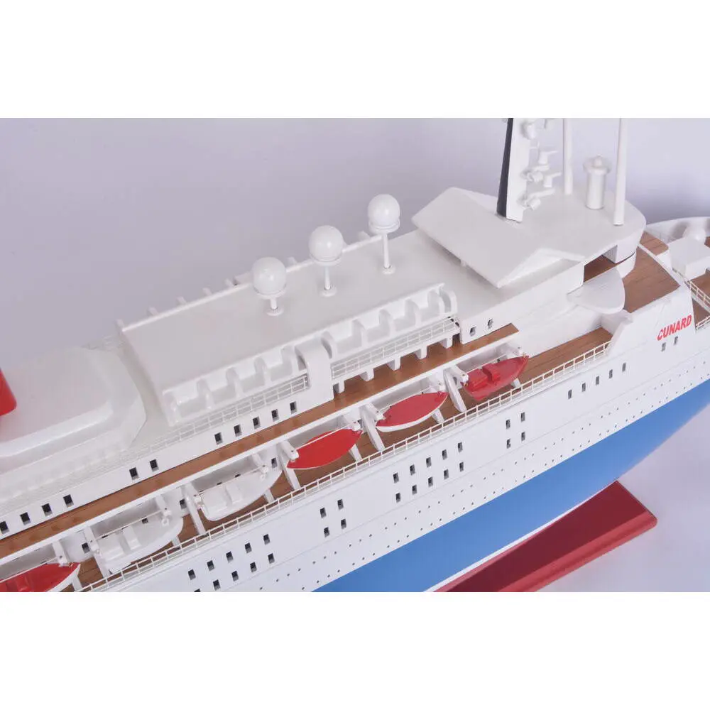 C047 Queen Elizabeth II Painted Large Cruiseship Model c047-queen-elizabeth-ii-painted-large-cruiseship-model-l18.JPG