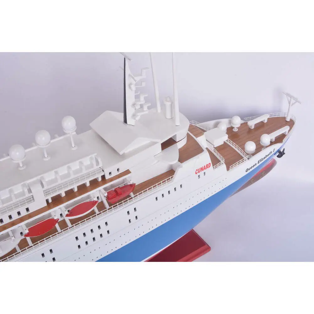 C047 Queen Elizabeth II Painted Large Cruiseship Model c047-queen-elizabeth-ii-painted-large-cruiseship-model-l19.JPG