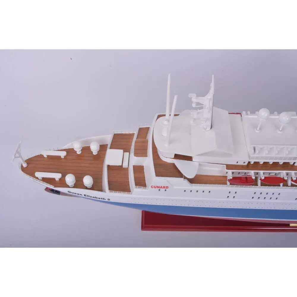 C047 Queen Elizabeth II Painted Large Cruiseship Model c047-queen-elizabeth-ii-painted-large-cruiseship-model-l25.JPG