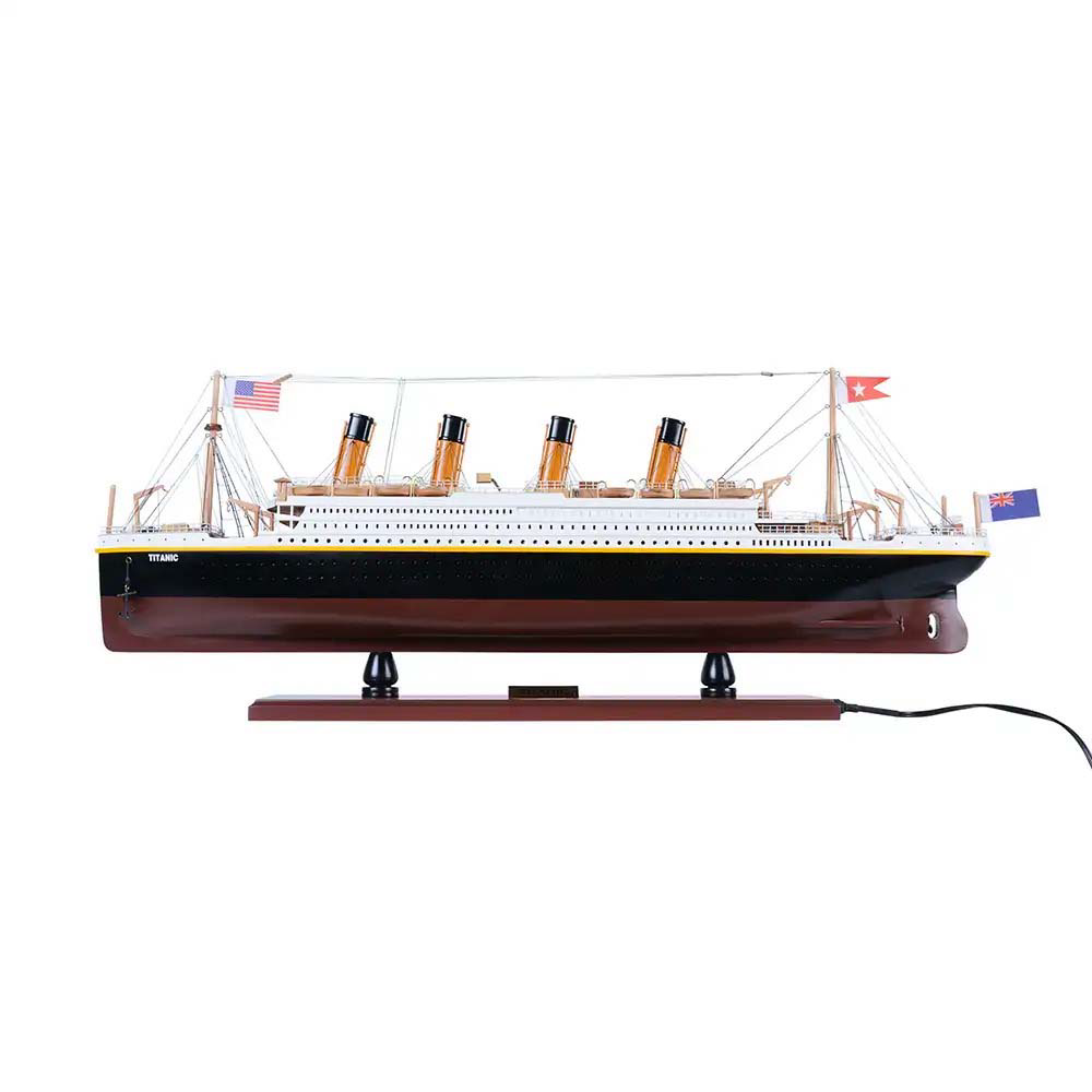 C057 RMS Titanic with Lights Cruise Ship Model c057-titanic-with-lights-l01.png