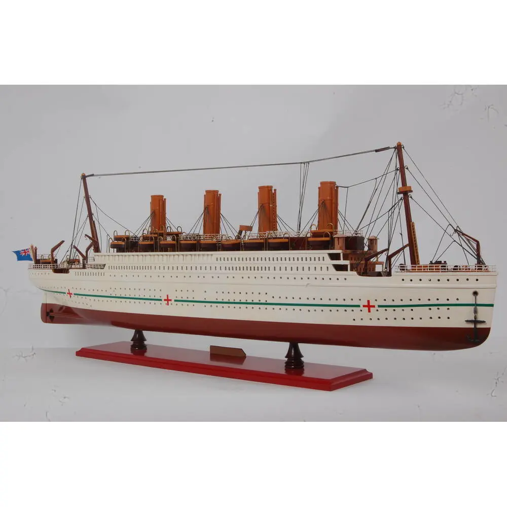 C062 SS Britannic Painted Medium Cruiseship Model c062-ss-britannic-painted-medium-cruiseship-model-l05.JPG