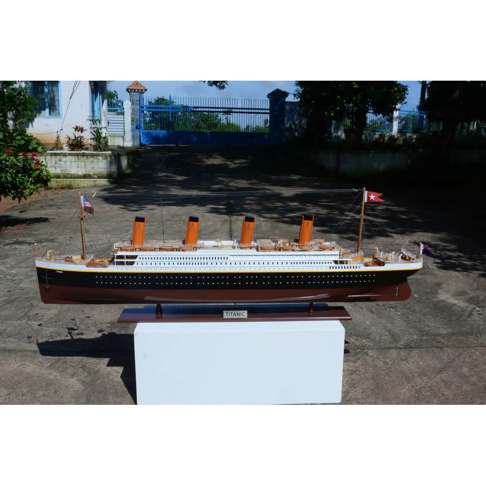 C126 Titanic Painted XXL Exclusive Edition Cruiseship Model C126-TITANIC-PAINTED-XXL-EXCLUSIVE-EDITION-CRUISESHIP-MODEL-L01.WEBP