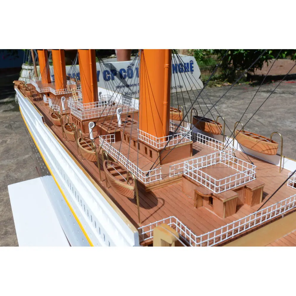 C126 Titanic Painted XXL Exclusive Edition Cruiseship Model c126-titanic-painted-xxl-exclusive-edition-cruiseship-model-l07.JPG