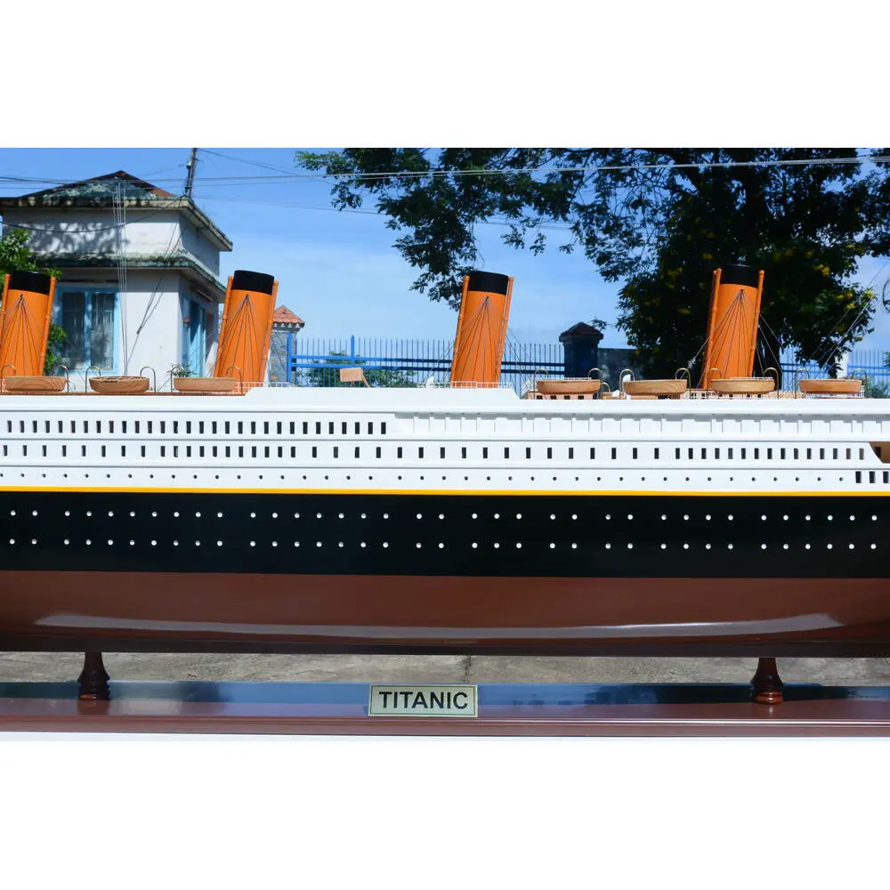 C126 Titanic Painted XXL Exclusive Edition Cruiseship Model c126-titanic-painted-xxl-exclusive-edition-cruiseship-model-l12.JPG