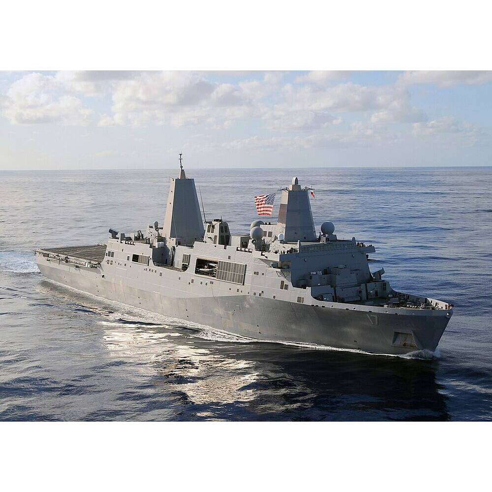 CM019 USS San Antonio (LPD-17) Medium cm019-uss-san-antonio-lpd17-medium-l01.jpg