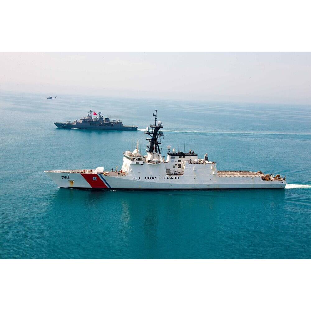 CM116 USCGC Hamilton WMSL-753 30 Inches L Ship Model cm116-uscgc-hamilton-wmsl753-30-inches-l-ship-model-l01.jpg