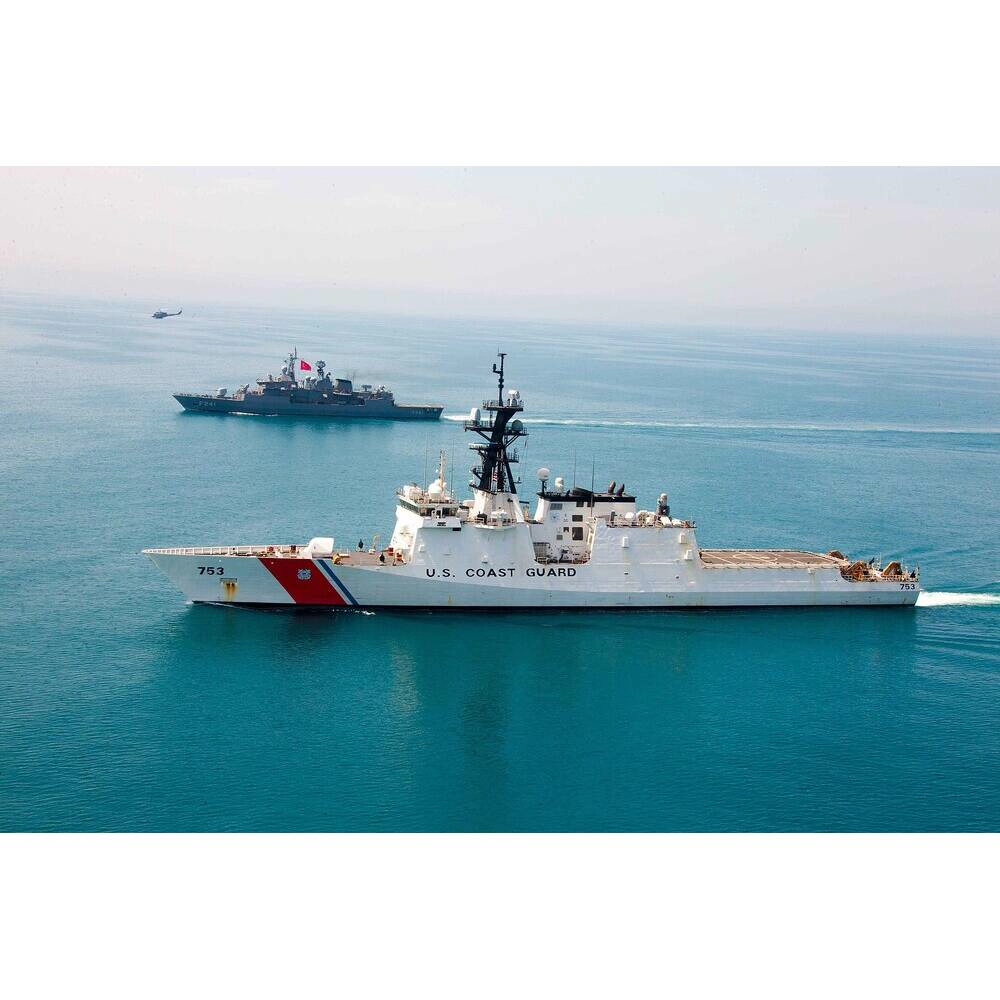 CM116 USCGC Hamilton WMSL-753 30 Inches L Ship Model CM116-USCGC-HAMILTON-WMSL753-30-INCHES-L-SHIP-MODEL-L01.WEBP