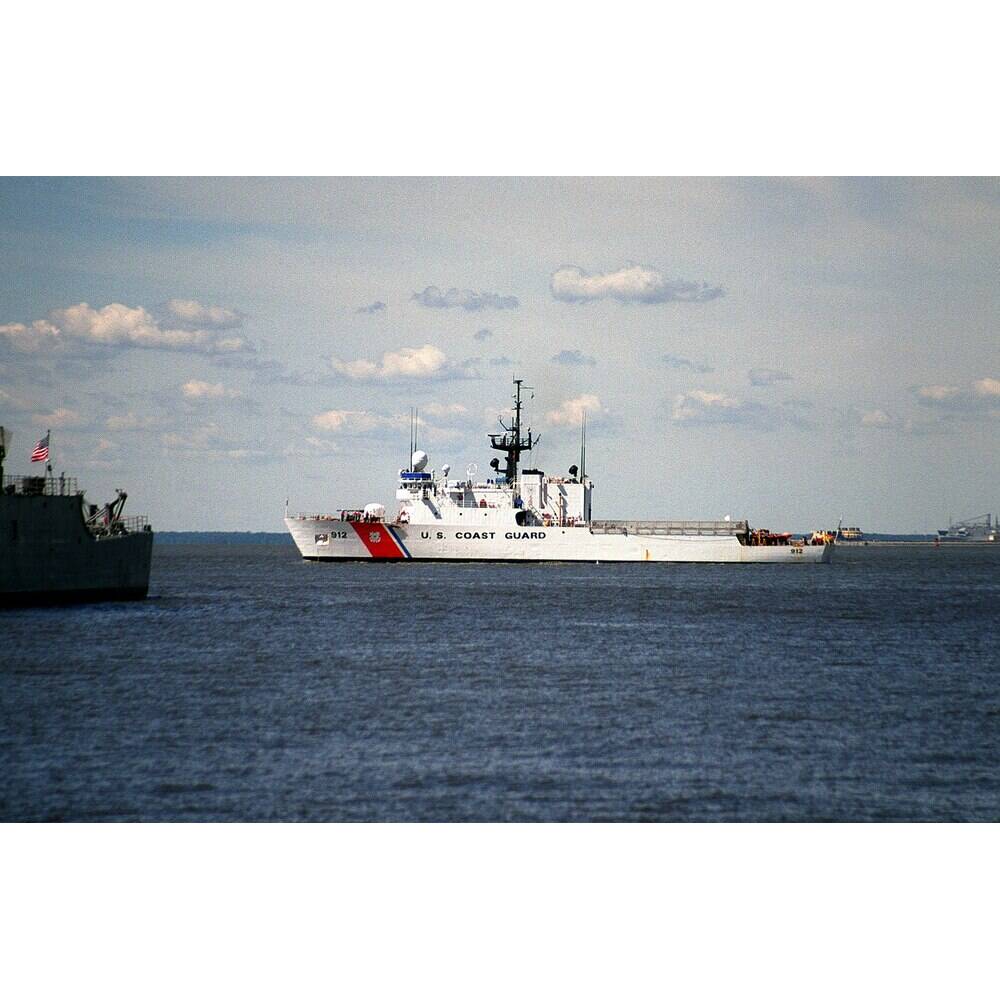 CM266 USCGC Legare WMEC-912 36 Inches L Ship Model cm266-uscgc-legare-wmec912-36-inches-l-ship-model-L01.jpg