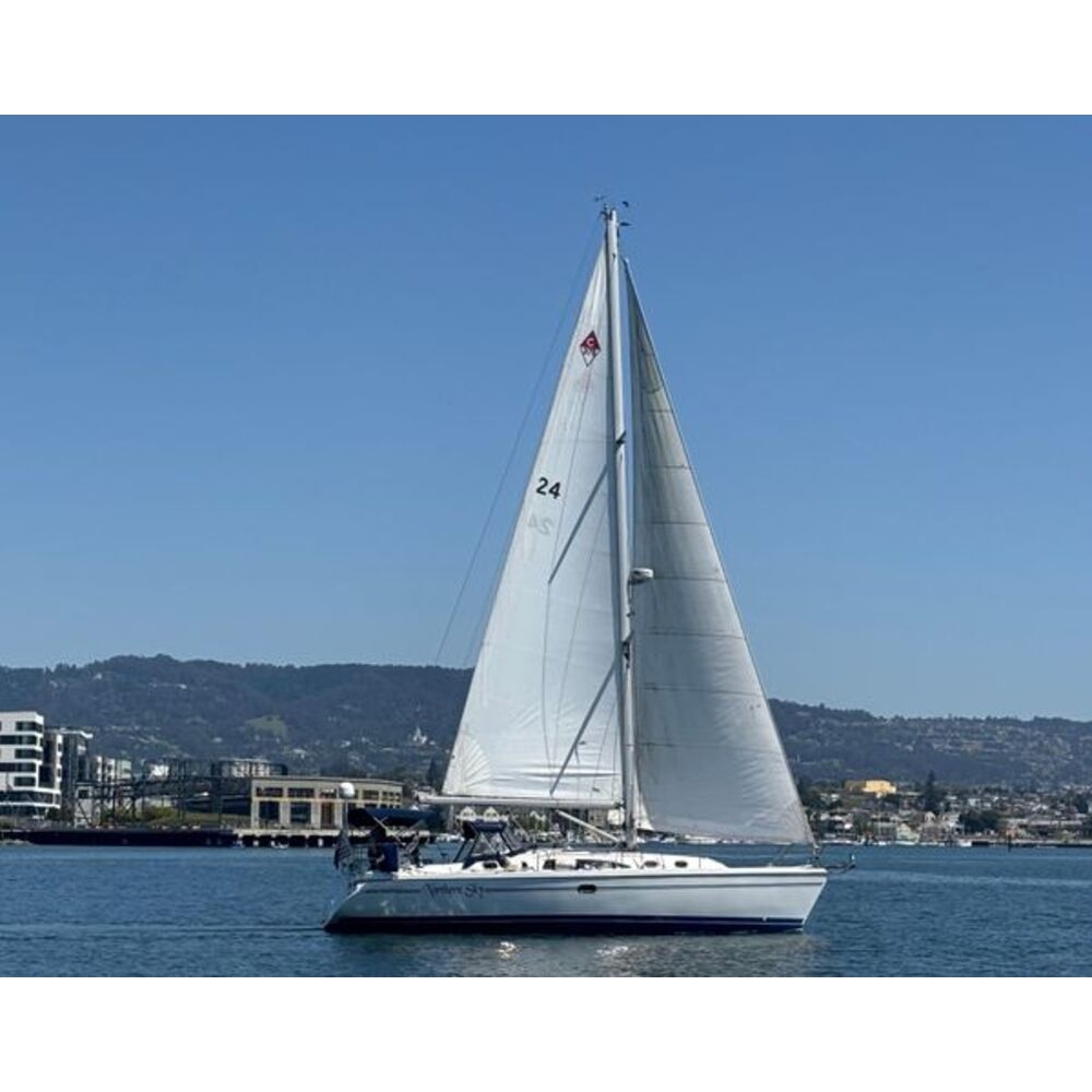 CM490 American Catalina 375 (Catalina Series) 36 Inches Ship Model cm490-american-catalina-375-catalina-series-36-inches-ship-model-l01.jpg