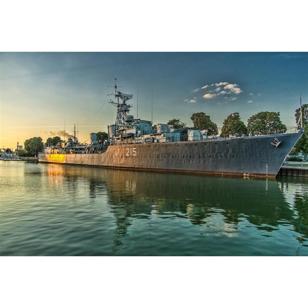 CM611 Canadian HMCS Haida Tribal-Class Destroyer (G63) 36 Inches Model cm611-canadian-hmcs-haida-tribalclass-destroyer-g63-36-inches-model-l01.jpg