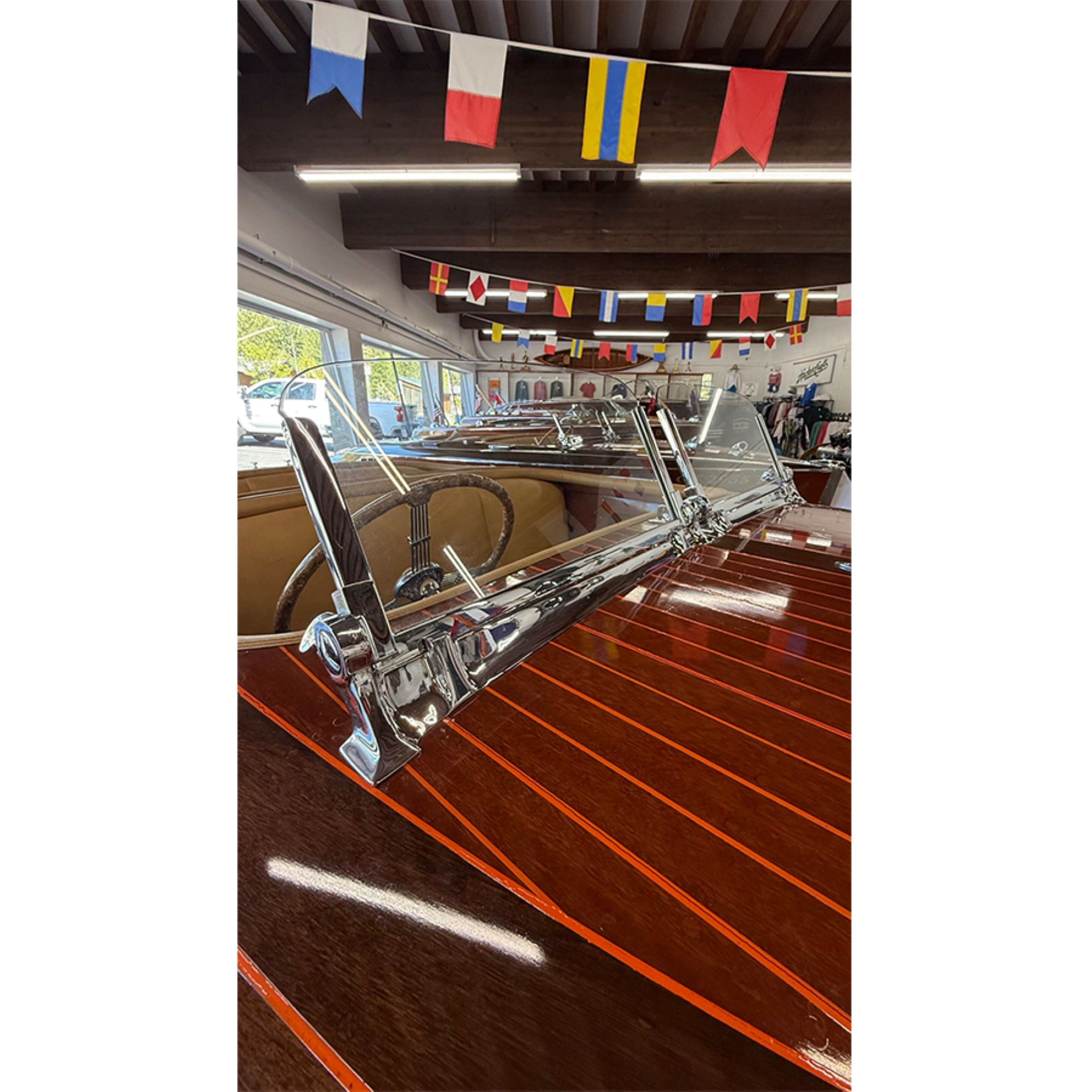 CM615 1940 Chris-Craft 19 Runabout “Barrel Back” – 30 inches boat model cm615-1940-chriscraft-19-runabout-barrel-back-30-inches-boat-model-l03.jpg