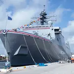 CM645 USS Fort Lauderdale (LPD-28) Amphibious Transport Dock  30 Inches Model cm645-uss-fort-lauderdale-lpd28-amphibious-transport-dock-30-inches-model-l05.jpg
