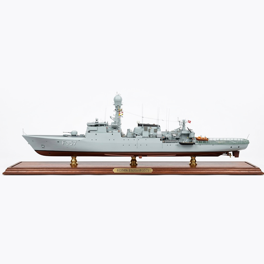 CM717 HDMS Thetis (F357) Patrol Frigate 30 Inches Model cm717-hdms-thetis-f357-patrol-frigate-30-inches-model-l01.jpg