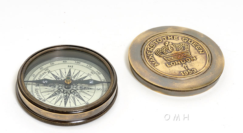 ND004 Makers to the Queen Compass w leather case ND004L01.jpg