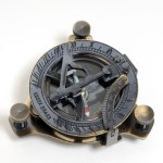 ND013 Sundial Compass in wood box (Medium) 