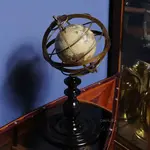 ND032 Globe in Brass rings 
