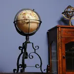 ND033 Globe on tristand 