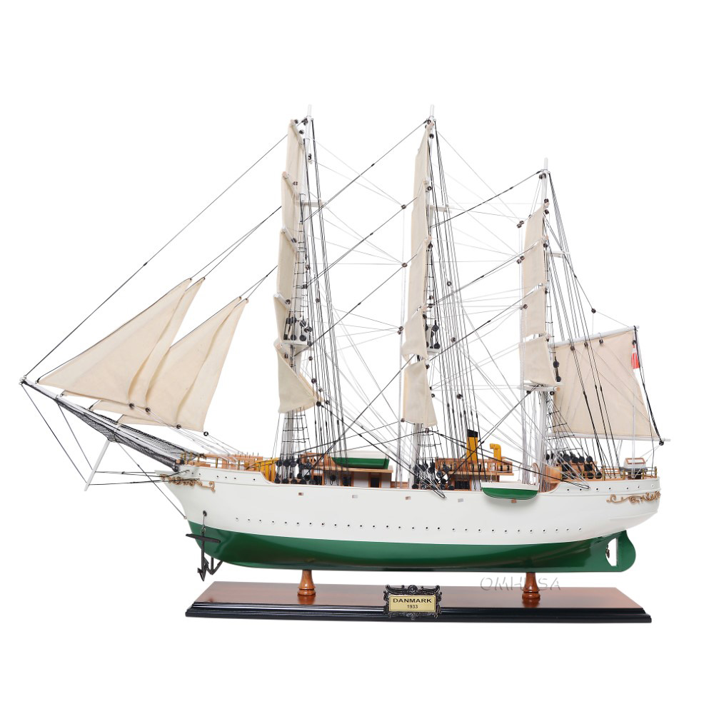 T020 Danmark Tall Ship Model Admiral Line t020-danmark-tall-ship-model-l01.jpg