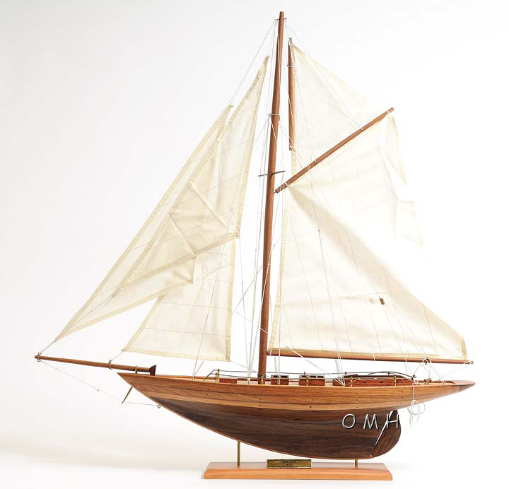 Y033 Pen Duick Small Sailboat Model y033-pen-duick-small-sailboat-model-l01.jpg