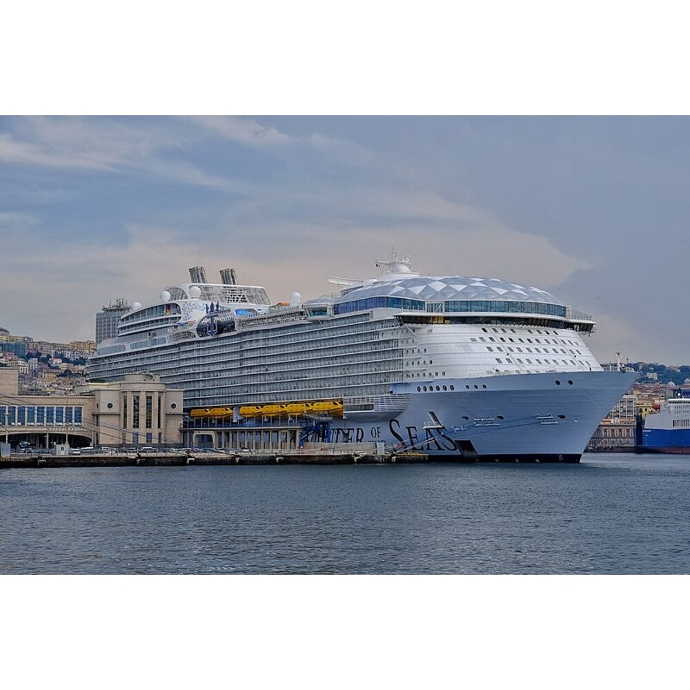 American Wonder of the Seas (Oasis Class) – Royal Caribbean 30 Inches Ship Model