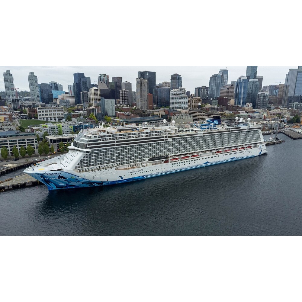 American Norwegian Bliss (Breakaway Plus Class) – Norwegian Cruise Line 30 Inches Ship Model