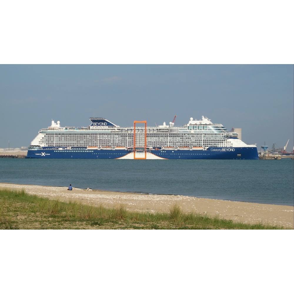 American Celebrity Beyond (Edge-Class) Cruise Ship 30 Inches Model