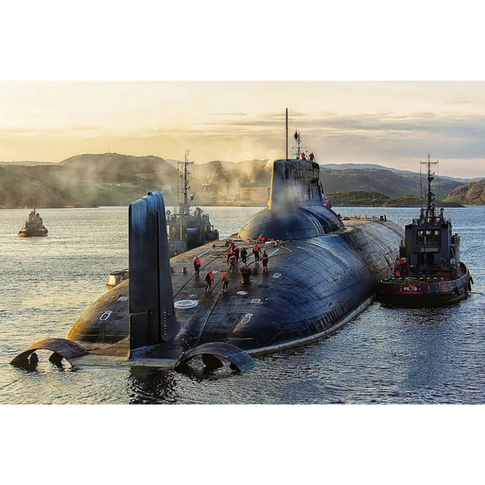 Russian Typhoon-Class Submarine (Project 941 Akula) 30 Inches Model