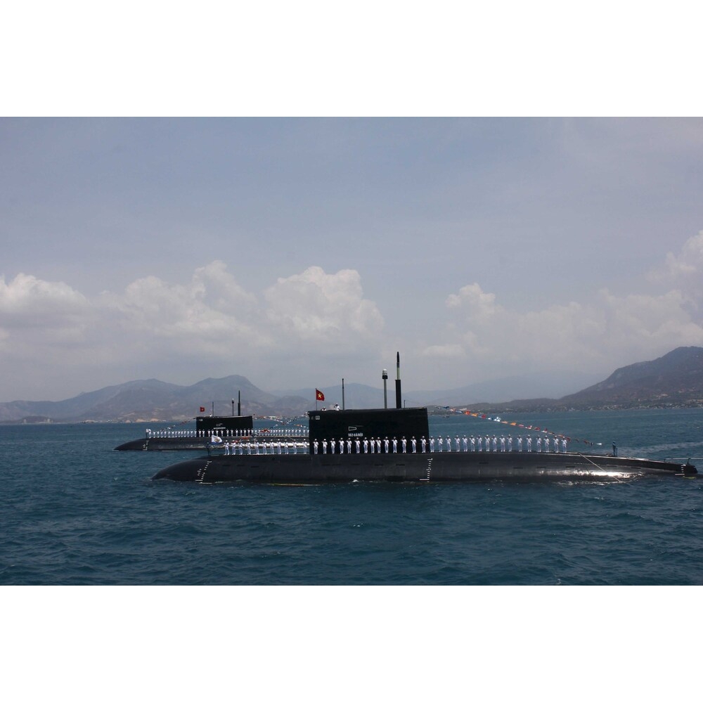 Russian B-871 Alrosa Kilo-Class Submarine (Project 877) 30 Inches Model