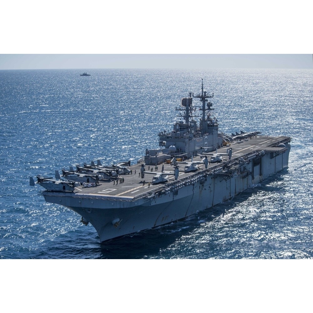 USS Bonhomme Richard (LHD-6) Wasp-Class 30 Inches Ship Model